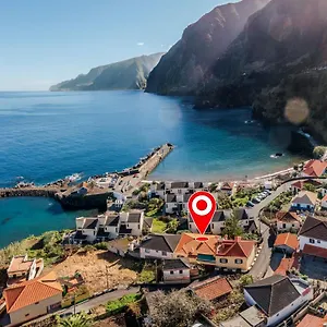 Casa Videiras Bed & Breakfast Seixal (Madeira)