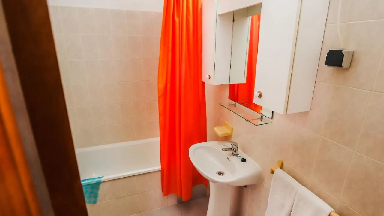 Guest house Colmeia- Alojamento Local Armacao de Pera