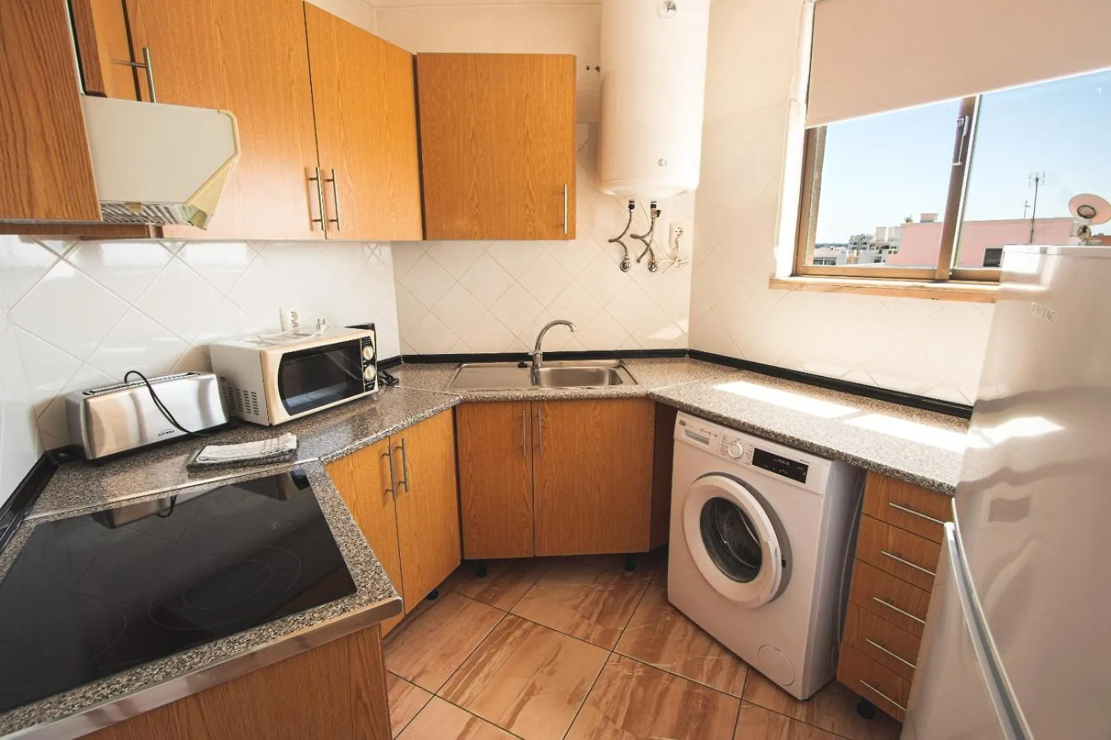 Guest house Colmeia- Alojamento Local Armacao de Pera