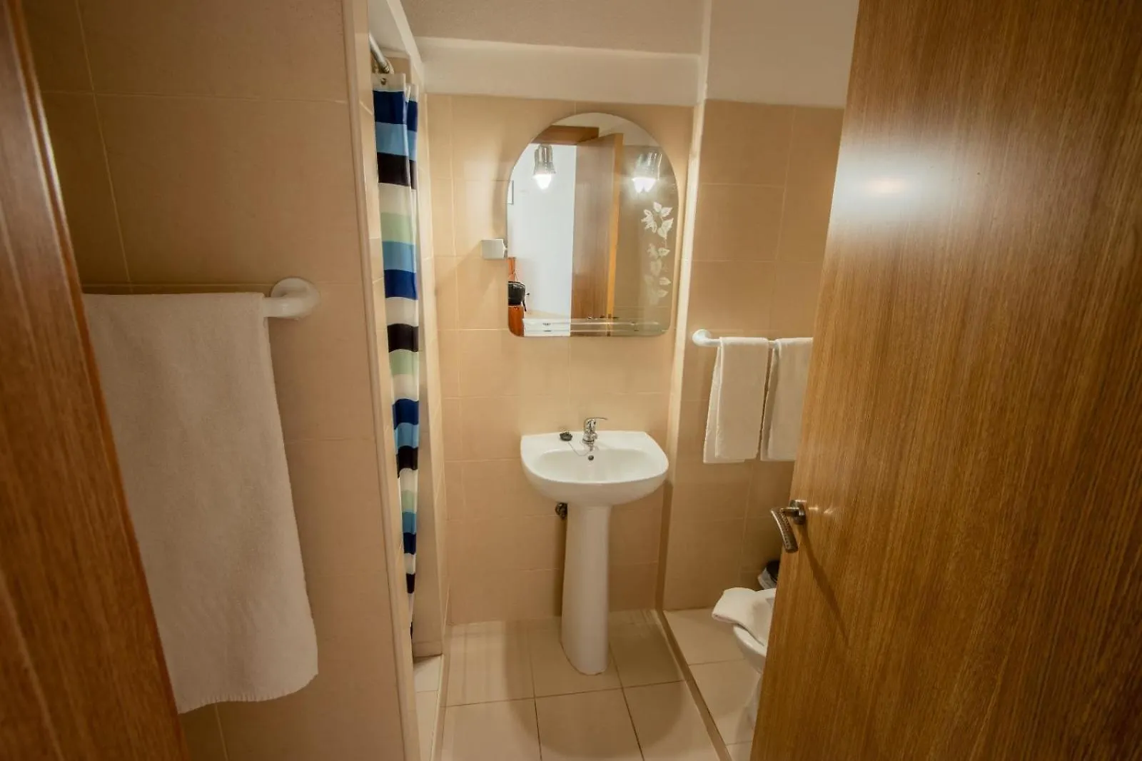 Guest house Colmeia- Alojamento Local Armacao de Pera
